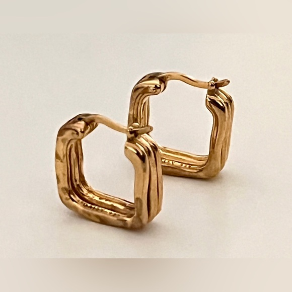 Daisy x ESTEE LALONDE Sisterhood Gold Hoop Earrings 18k Gold Plated - Picture 4 of 7